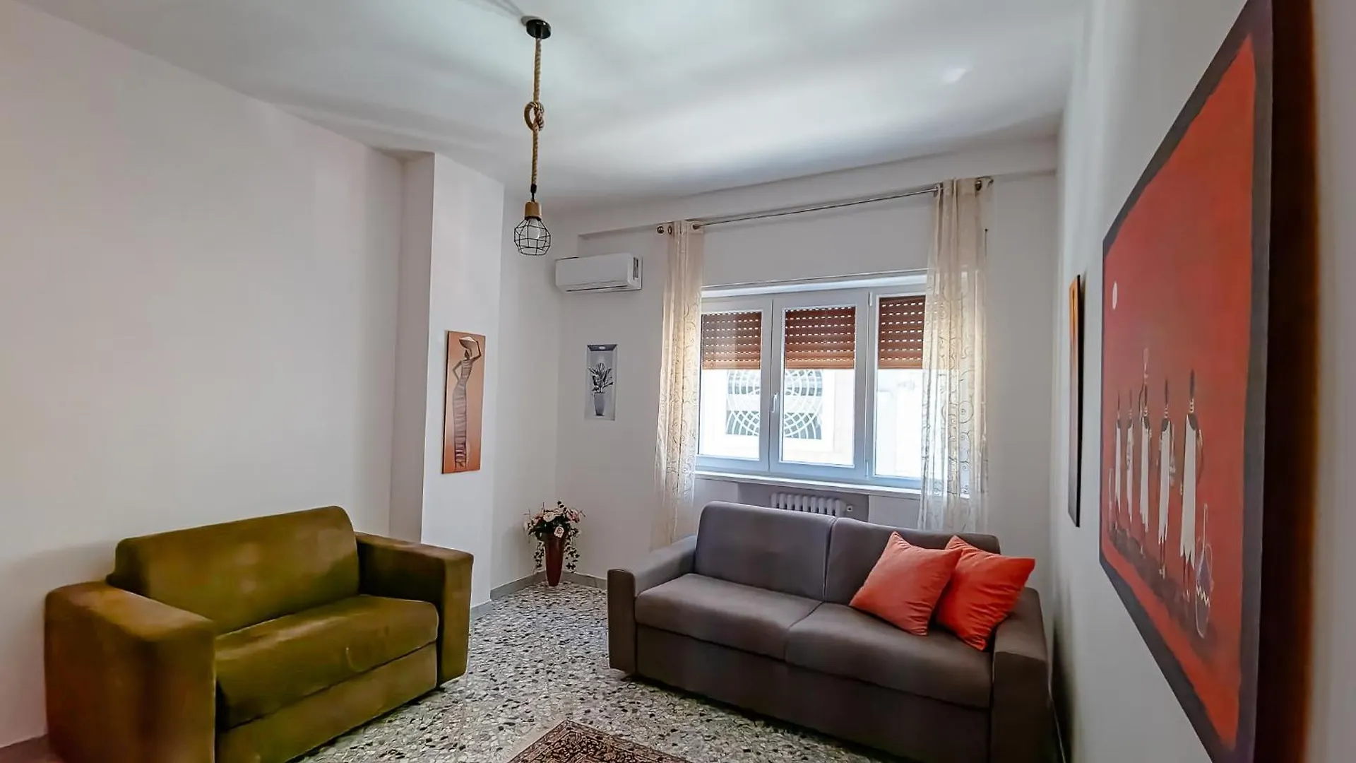 Garibaldi Square Apartment Bari 0*,  Italy