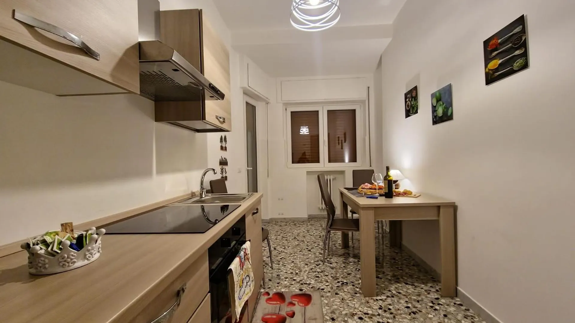 Garibaldi Square Apartment Bari 0*,